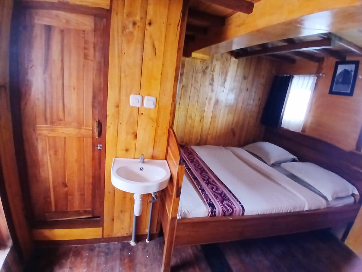 Private AC Cabin with private Bathroom (hot shower)